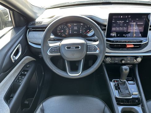 Used 2024 Jeep Compass Latitude image 22