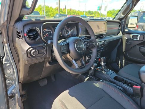 Used 2026 Jeep Wrangler Unlimited Rubicon AWD/4WD image 16