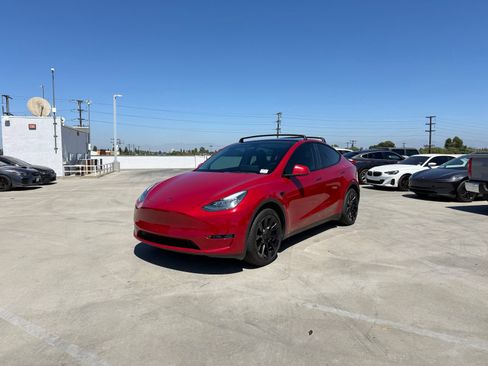 Used 2023 Tesla Model Y Long Range AWD/4WD image 1