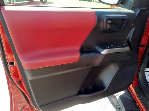 Used 2020 Toyota Tacoma SR5 RWD image 16