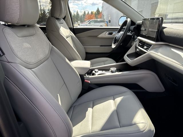 New 2026 Ford Explorer Active w/ Active Comfort Package AWD/4WD image 24