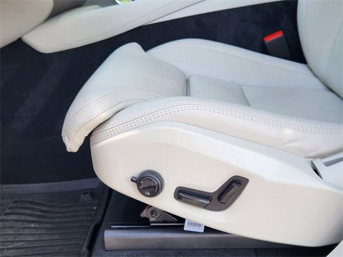 Used 2025 Volvo XC90 B6 Ultra w/ Lounge Package image 24