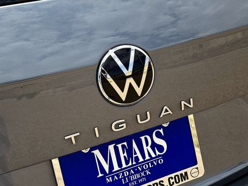 Used 2022 Volkswagen Tiguan SE FWD image 12