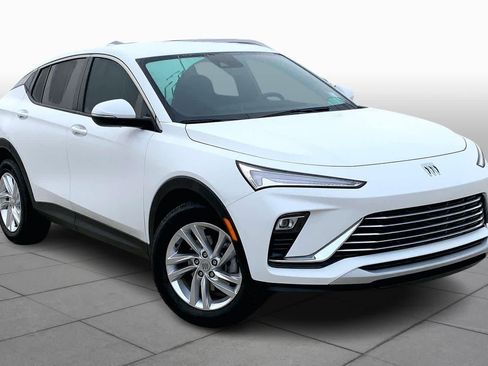 Used 2024 Buick Envista Preferred w/ Advanced Safety Package image 2