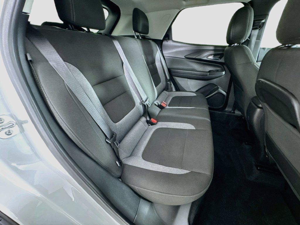 Used 2025 Chevrolet TrailBlazer LT FWD image 25