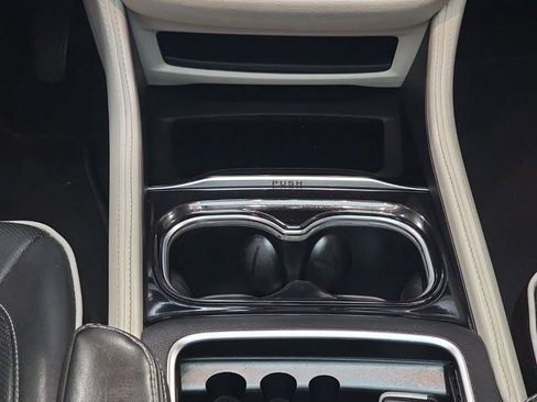 Used 2023 Chrysler Pacifica Limited image 23