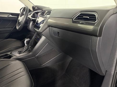 Used 2022 Volkswagen Tiguan SE FWD image 32