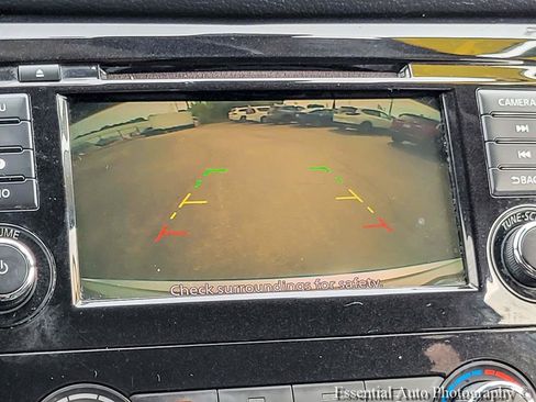 Used 2020 Nissan Rogue S FWD image 19