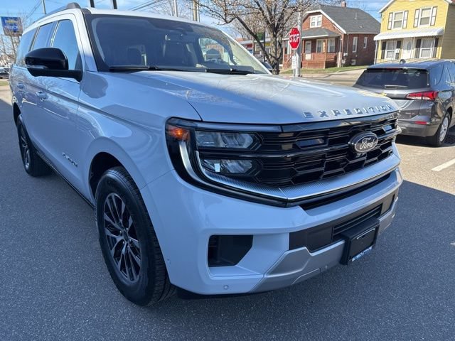 Used 2025 Ford Expedition Platinum AWD/4WD image 4