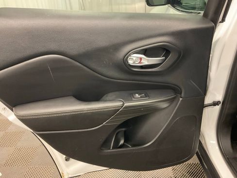 Used 2016 Jeep Cherokee Limited FWD image 30