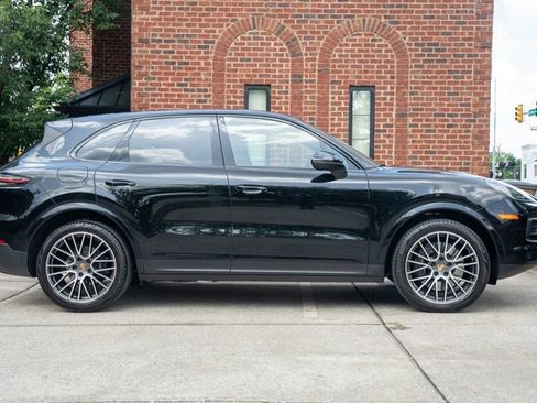 Used 2023 Porsche Cayenne AWD/4WD image 4