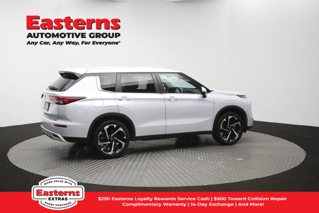 Used 2024 Mitsubishi Outlander SE FWD image 45