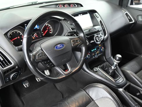 Used 2017 Ford Focus ST w/ Equipment Group 401A FWD image 23