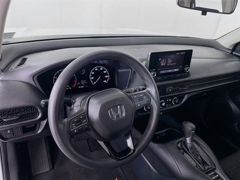 Used 2023 Honda HR-V LX image 12