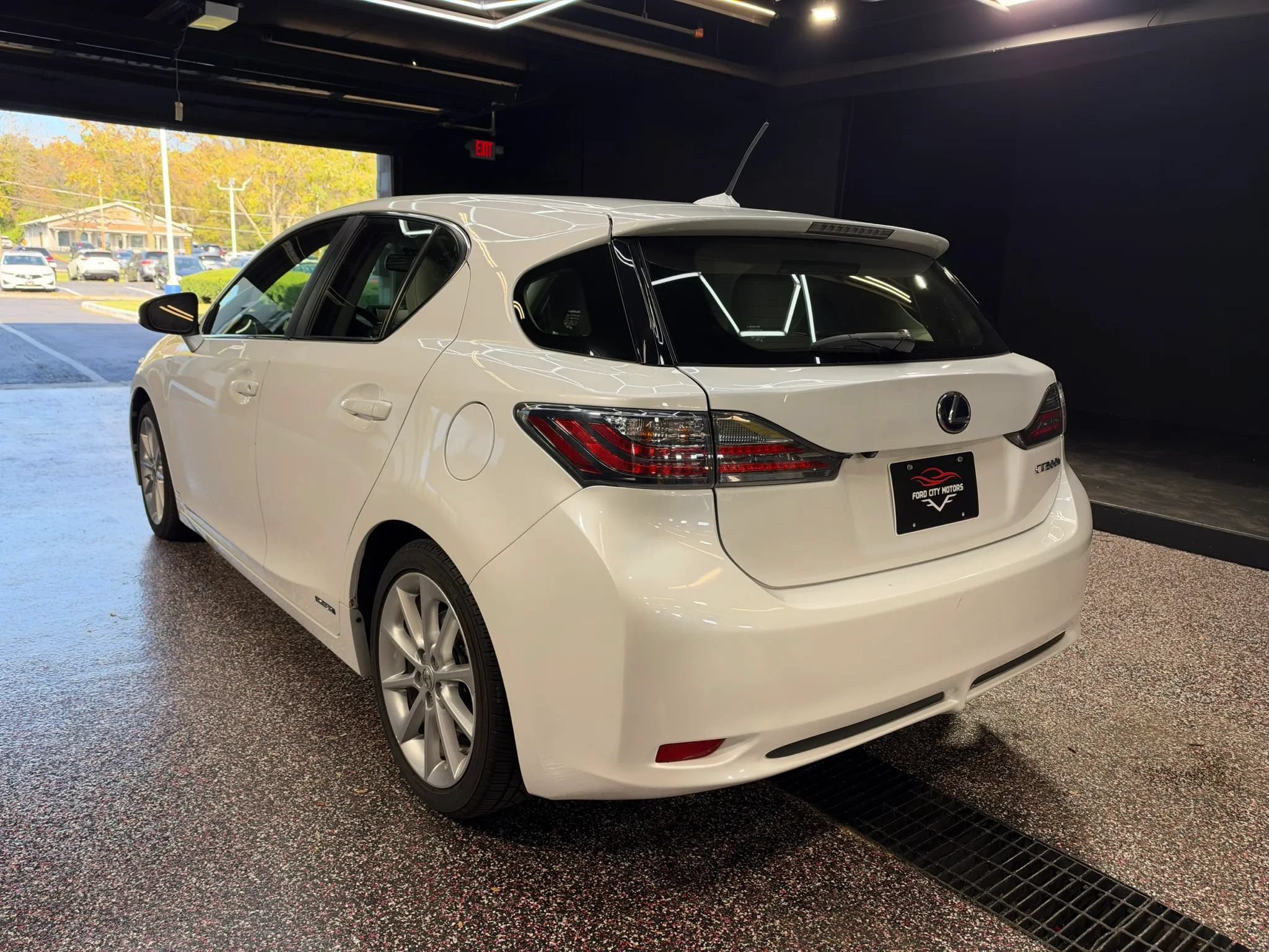 Used 2012 Lexus CT 200h Premium w/ Leather Pkg FWD image 5