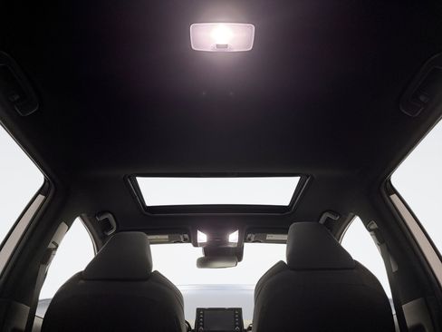 Used 2022 Toyota RAV4 SE w/ Weather & Moonroof Package AWD/4WD image 17