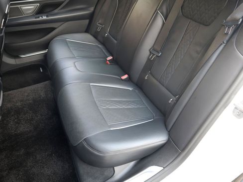 Used 2022 BMW 740i w/ M Sport Package RWD image 23