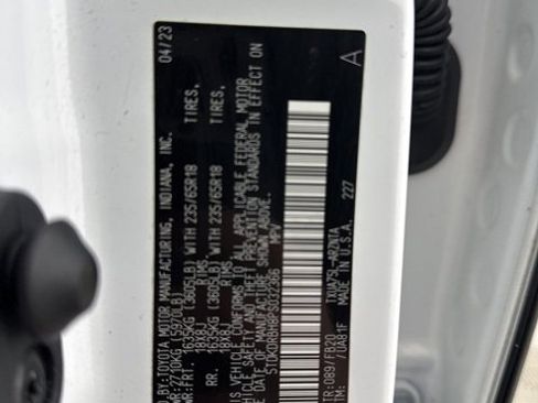 Certified 2023 Toyota Highlander LE image 30