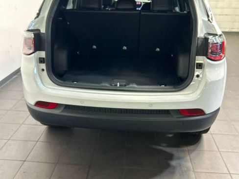 Used 2025 Jeep Compass Limited AWD/4WD image 10