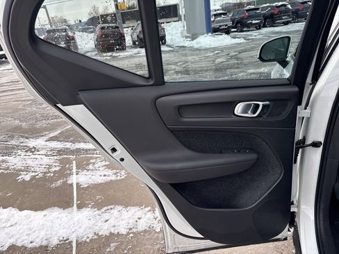 Used 2021 Volvo XC40 T5 Momentum w/ Premium Package image 31