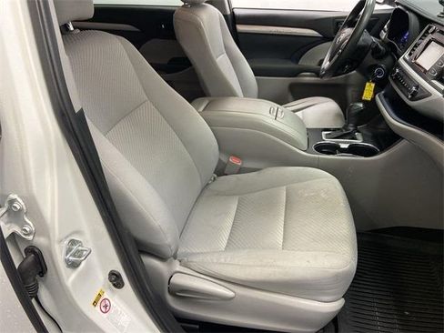 Used 2019 Toyota Highlander LE image 33