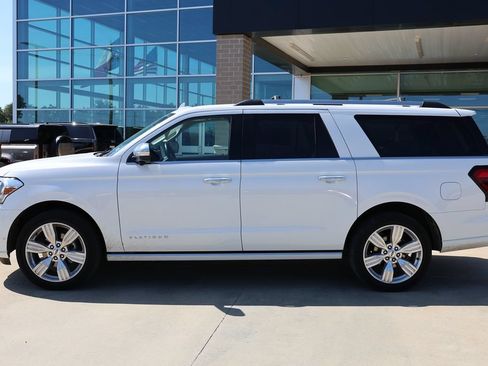 Used 2024 Ford Expedition Max Platinum AWD/4WD image 8