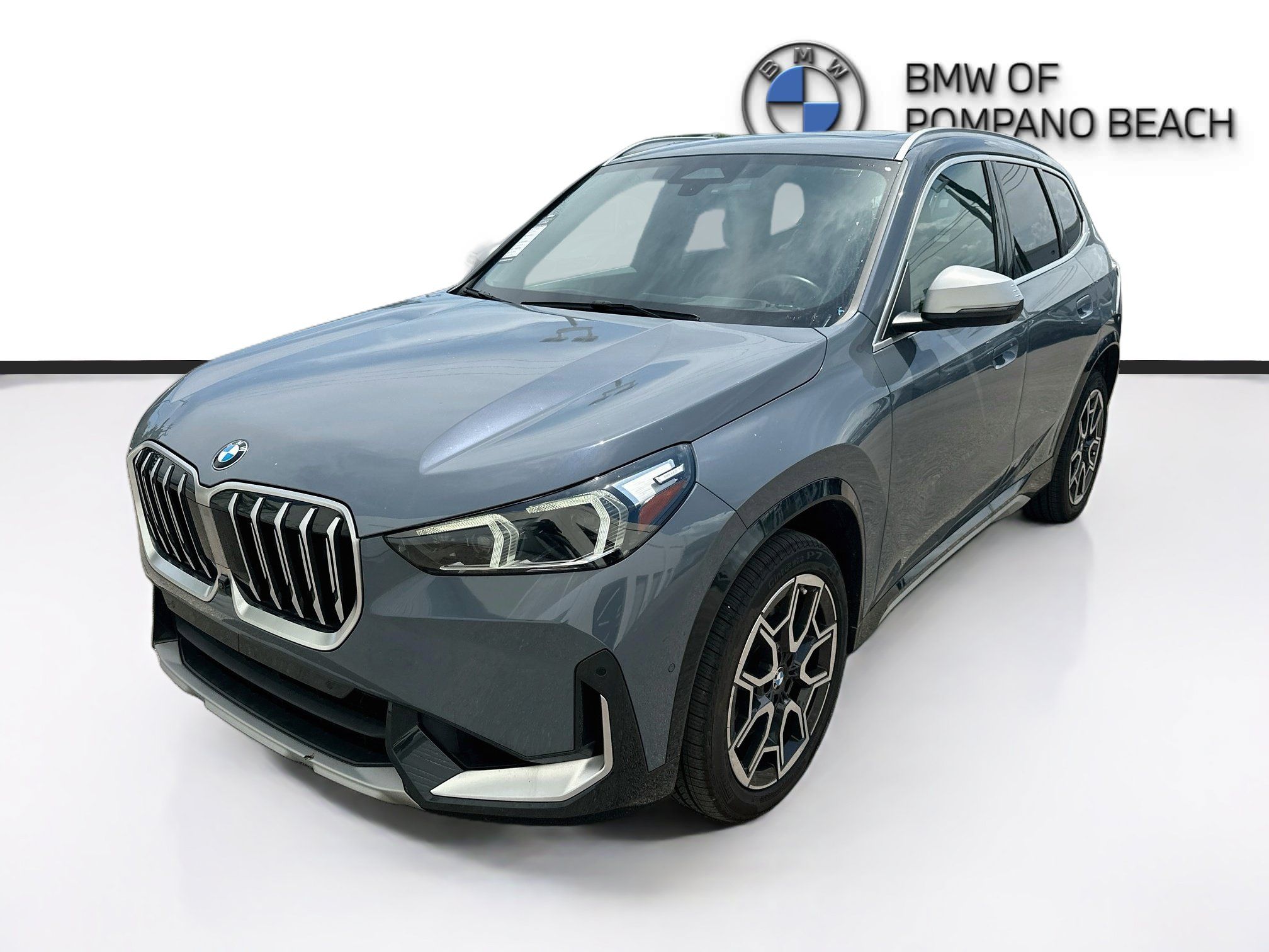 Used 2024 BMW X1 xDrive28i AWD/4WD image 3