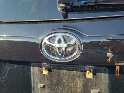 Used 2019 Toyota Highlander SE AWD/4WD image 22