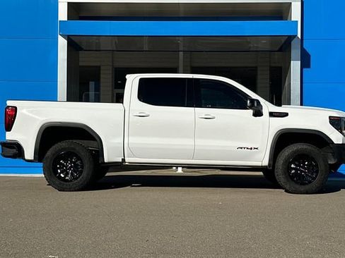 Used 2023 GMC Sierra 1500 AT4X image 4