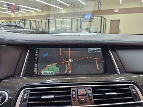 Used 2015 BMW 750i w/ M Sport Edition RWD image 33