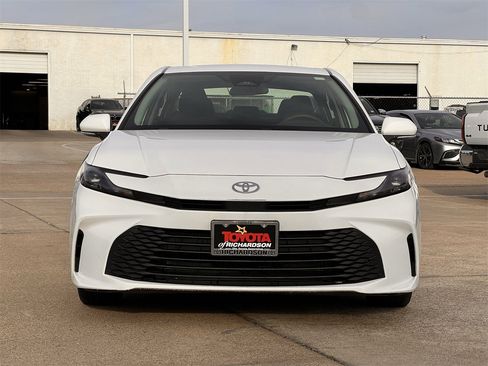Used 2025 Toyota Camry LE image 9