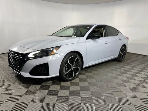 Used 2023 Nissan Altima 2.5 SR image 10