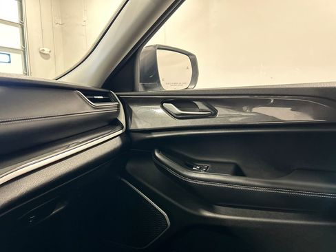 Used 2022 Jeep Grand Cherokee L Laredo w/ Luxury Tech Group I image 25