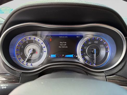 Used 2016 Chrysler 300 Limited RWD image 15