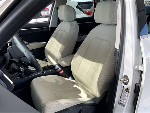 Used 2023 Audi Q3 2.0T Premium w/ Convenience Package image 8