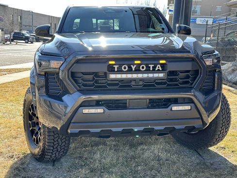 Used 2025 Toyota Tacoma SR5 AWD/4WD image 4
