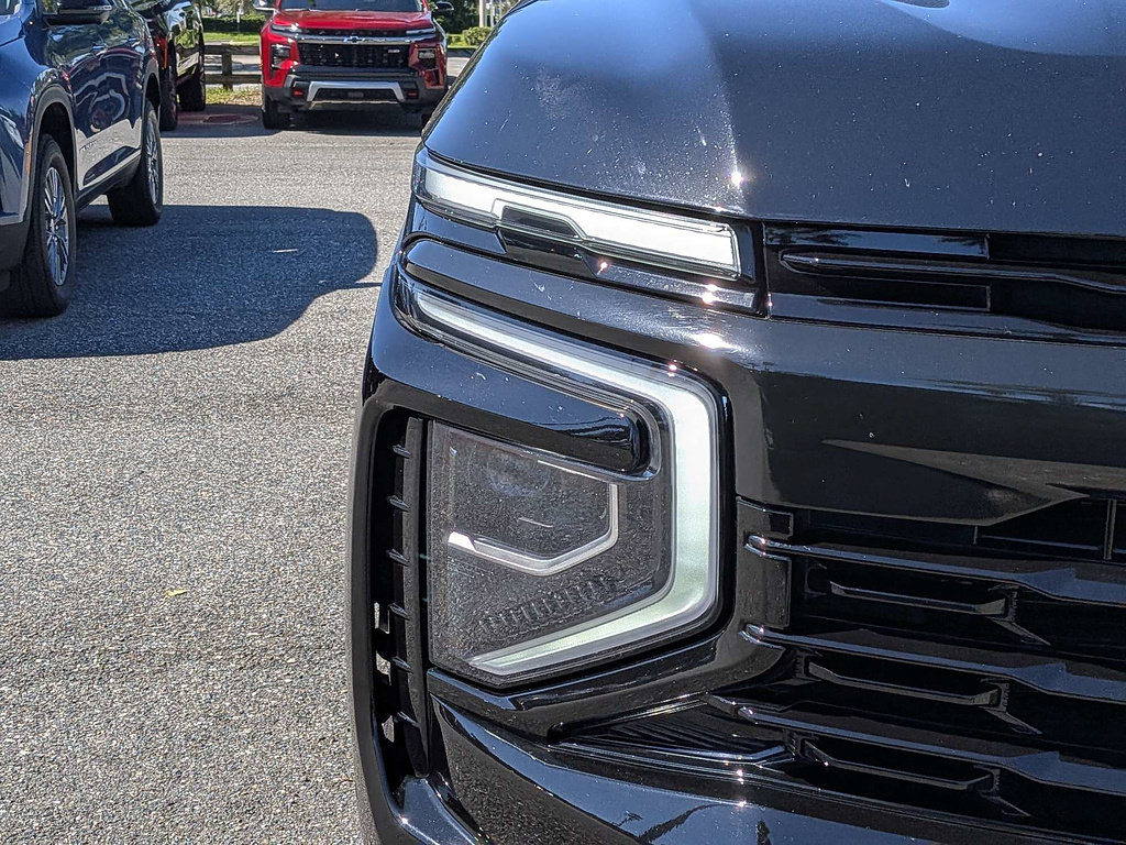 Used 2025 Chevrolet Suburban LS RWD image 9