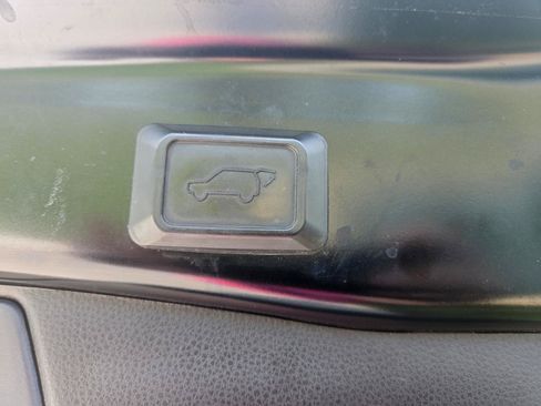 Used 2019 Toyota RAV4 Limited w/ Cold Weather Package AWD/4WD image 9
