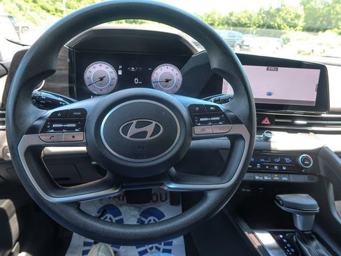 Used 2024 Hyundai Elantra SEL FWD image 22