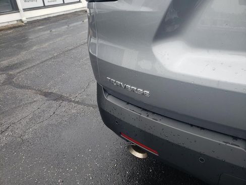 Used 2023 Chevrolet Traverse LT image 11