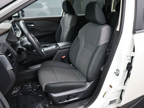 Used 2023 Nissan Rogue SV FWD image 13