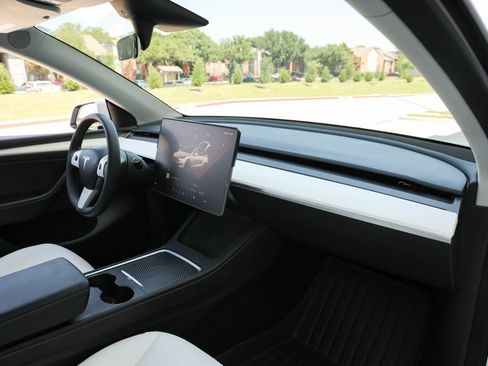 Used 2023 Tesla Model Y Long Range AWD/4WD image 19