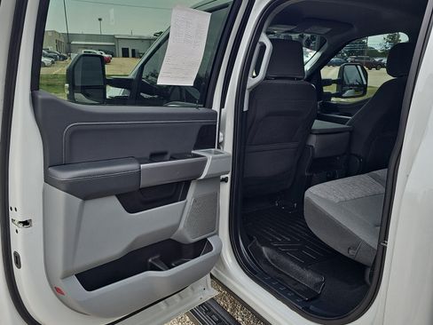 Used 2025 Ford F250 XLT w/ Black Appearance Package AWD/4WD image 13