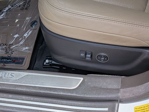 Used 2012 Hyundai Equus Signature RWD image 21