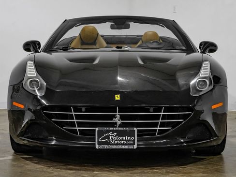 Used 2015 Ferrari California T RWD image 11