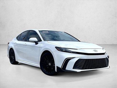 Used 2025 Toyota Camry SE w/ Convenience Package FWD image 12