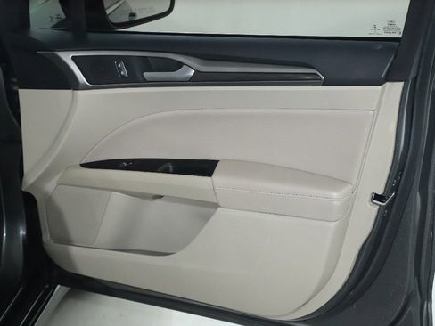 Used 2020 Ford Fusion SEL image 34