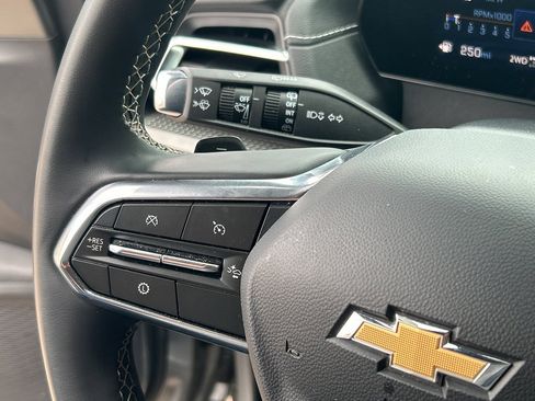 Used 2025 Chevrolet Traverse LT image 22