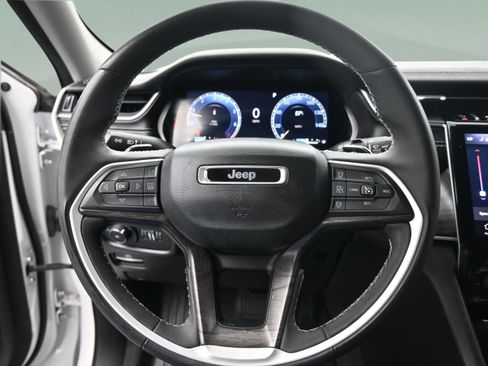 Used 2023 Jeep Grand Cherokee Limited w/ Luxury Tech Group II AWD/4WD image 22