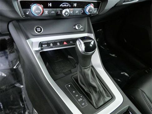 Used 2024 Audi Q3 2.0T Premium w/ Convenience Package image 21